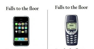 iPhone: F&auml;llt auf den Boden, Bildschirm bricht
Nokia: F&auml;llt auf den Boden, Boden bricht