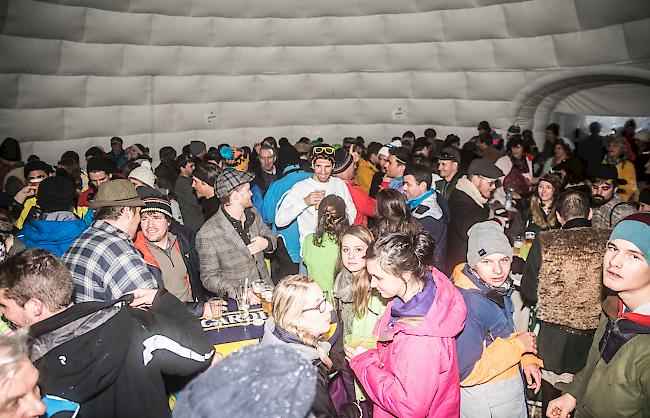 Eindrücke vom Volksfest in der Iglu-Bar