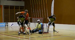 Umk&auml;mpfte Spiele. Die Embd Devils im Duell mit dem UHC Pfynland