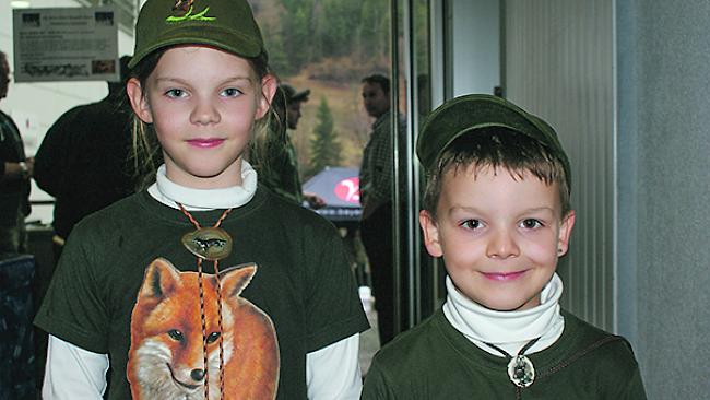 Elena Inwinkelried (10) aus Naters und Elias Inwinkelried (7) aus Naters.