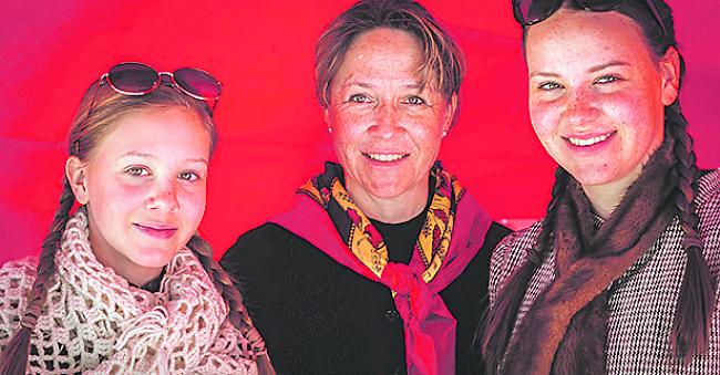 Rahel (13), Pascale (47) und Sara Häfliger (18), alle aus Visp