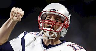 Tom Brady und die New England Patriots stehen erneut im Playoff-Halbfinal. (Archiv)