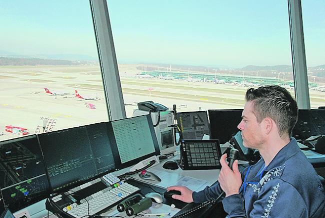 Blick aus dem Flughafen-Tower in Zürich-Kloten.