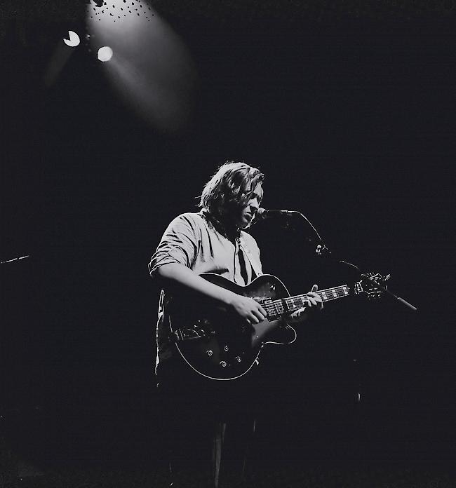 Marius Bär. «Momou, momou, i wot di, du wotsch mi ouw und meh bruuchts nit» singt der Berner in einem seiner Songs. So einfach, cool und urchig kann Mundartmusik sein. Zu hören gibts den Mann am Donnerstag und Samstag im «Taste Village» und am Freitag im «Cervo». 