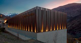 Der Aussenbereich der St. Jodern Kellerei in Visperterminen