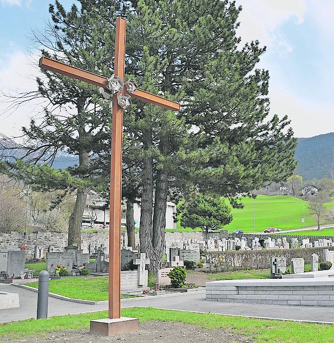 Das von Uli Wirz gestaltete Kreuz aus Cortenstahl.