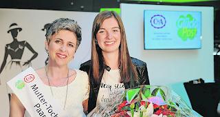 Strahlen um die Wette: Karin Meichtry mit ihrer Tochter Jana.