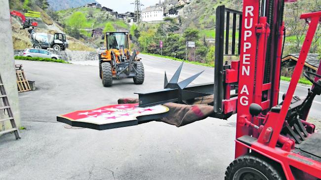 Ende. Neun Tage nach der Enthüllung hat Unternehmer Otto Ruppen sein «VS 1»-Mahnmal demontiert.  