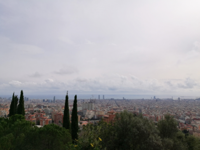 «Aussicht über die Stadt zuoberst vom Park Güell»