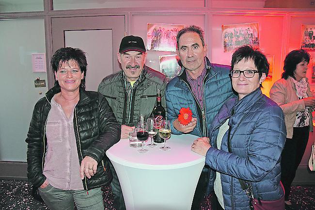 Charlotte (55) und Hanspeter (55) Amstutz sowie Johann (54) und Christine (56) Ruppen, alle aus Grächen.