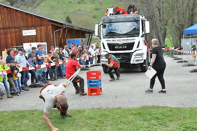 Impressionen des Walliser Holzerwettkampfs.