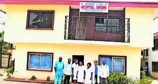 Seit 2016 offen. Das Personal des Bruder-Klaus-Spitals in Okigwe.  