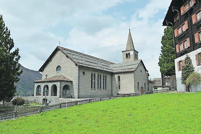 Trügerische Idylle: Hinter den Kirchenkulissen herrscht grosses Misstrauen. Viele Kirchgänger wenden sich vom neuen Pfarrer ab.