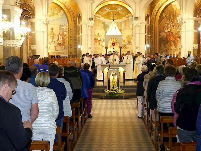 Eröffnungsgottesdienst für die Pilger aus dem Oberwallis und aus Deutschfreiburg in der Rosenkranzbasilika.