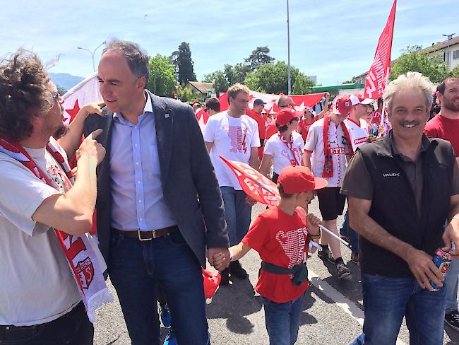 Staatsrat Christophe Darbellay und Grossratspräsident Diego Wellig unter den Sitten-Fans. 