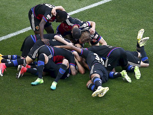 Grosse Freude bei den Baslern nach dem wegweisenden Führungstreffer von Captain Matias Delgado