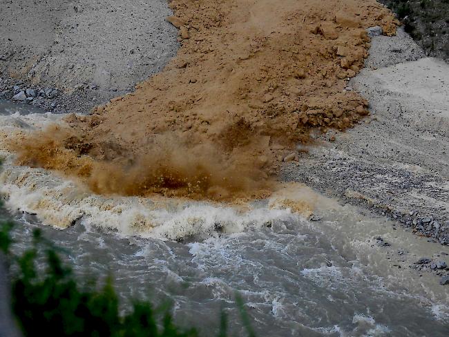 Immer wieder transportiert der Illgraben viel Material in den Rotten bei Susten. 