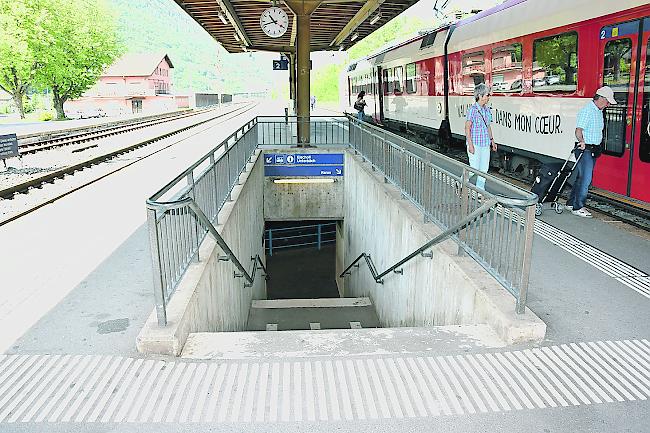 Der Bahnhof in Raron ist nicht behindertengerecht. Bis Ende 2023 muss eine Lösung her.