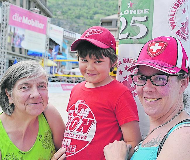 Astrid (62), David (8) und Katja (39) Rüttimann aus Naters.