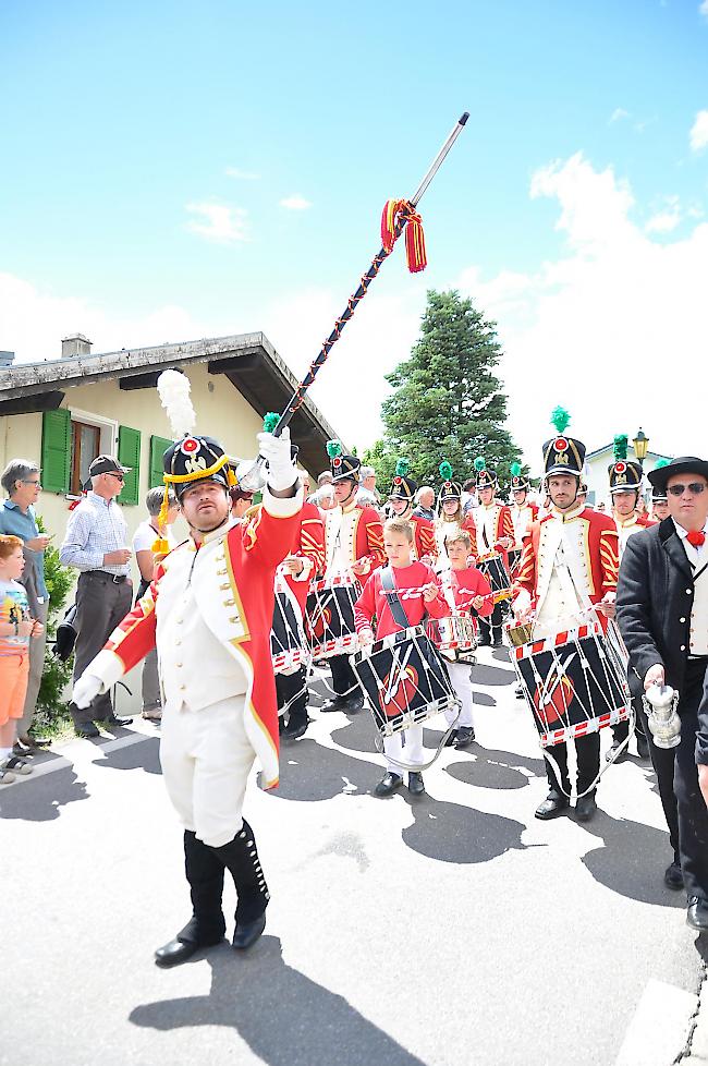 Der Dirigent des TPV Erschmatt mit dem Gruss an die Ehrengäste.