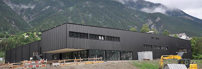 Auf Höher der Geschina Arena wird eine Brücke über die Saltina erstellt.