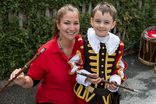 Angela Eyer (26) und Raphael Jentsch (8), beide aus Glis.