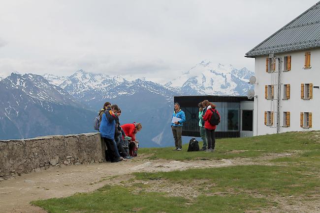 Kilian Summermatter, Schuldirektor von Naters, spricht über die Erfahrungen, die er mit dem Projekt «AlpenLernen» gemacht hat.