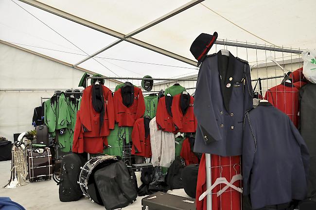 Bei den sommerlichen Temperaturen bleiben die Tschoppen in der Garderobe.