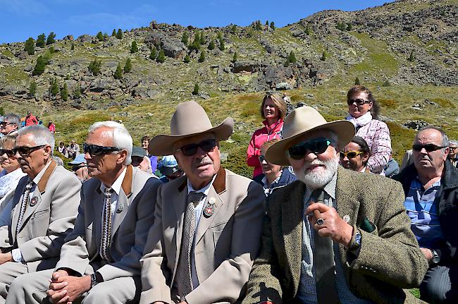 Altgediente Bergführer von der Sektion Aletsch unter sich. Herbert Volken und Art Furrer mit Ehrenbergführer Daniel Lauber aus Zermatt.
