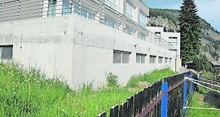 Der Anbau des Hotels Blattnerhof wurde ein wenig zu nah an das Grundst&uuml;ck von Markus Tschopp gebaut.