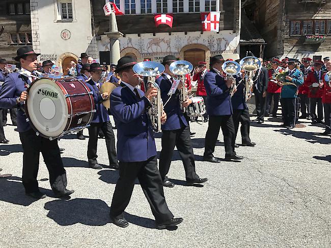 Impressionen aus dem 66. Bezirksmusikfest Goms/Östlich Raron in Ernen.