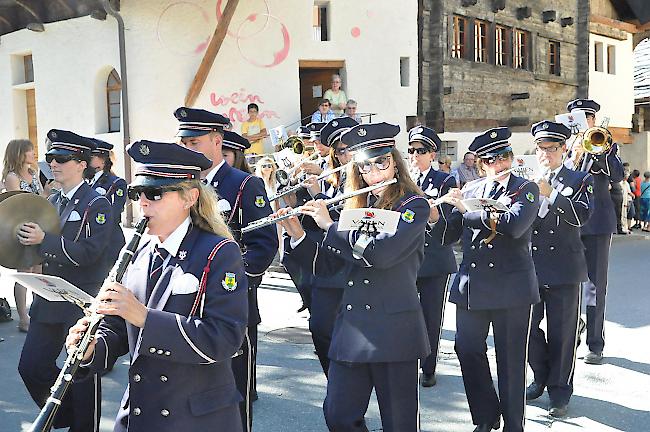 Impressionen vom Bezirksmusikfest in Salgesch.