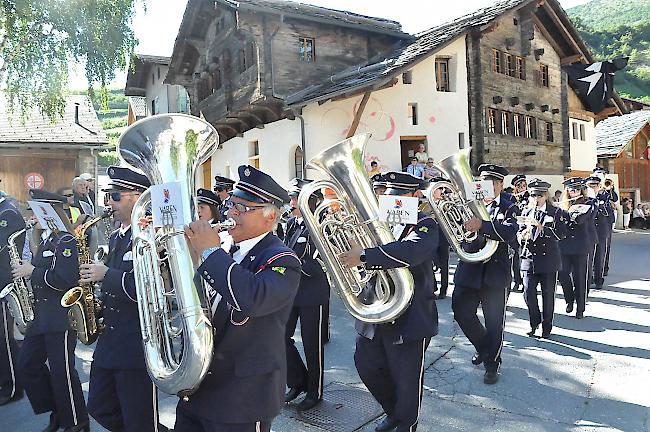 Impressionen vom Bezirksmusikfest in Salgesch.