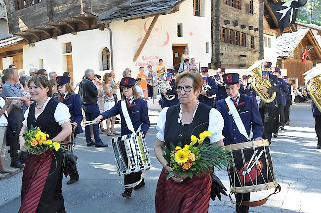 Impressionen vom Bezirksmusikfest in Salgesch.