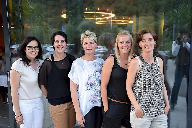 Nadine Stoffel (39), Eliane Gottsponer (33), Annette Zimmermann (48), Yvette Zimmermann (41) und Isabelle Zimmermann (41) alle aus Visperterminen.