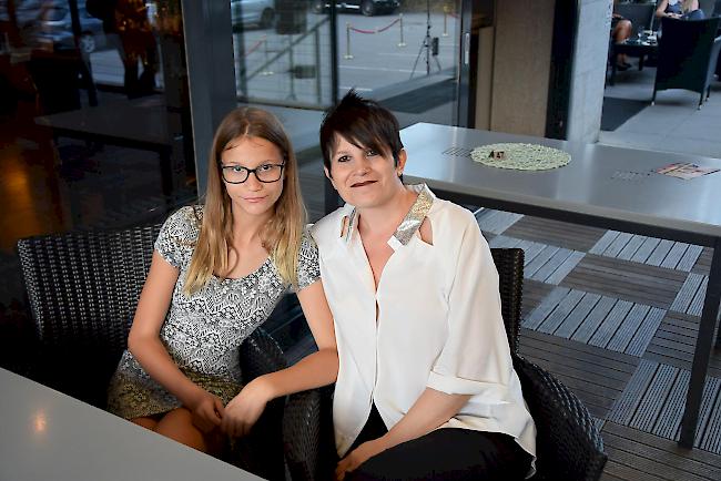 Tanisha (12) und Astrid (49) Imboden aus Visp.