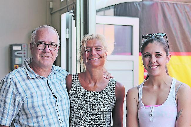 Peter (56) und Miriam Hess (50) aus Zug, Vanessa Zenklusen (23) aus Sirnach.