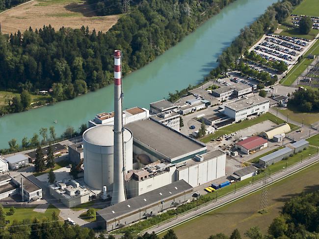 Die Betreiber des AKW Mühleberg brauchen das Wasser der Aare zur Anlagekühlung. (Archivbild)