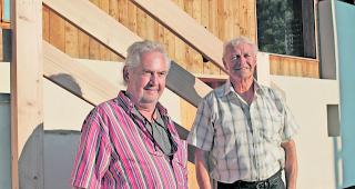 Beharrlich. Lothar Ambord, Mitglied des Projektteams, und Stiftungsratspr&auml;sident Herbert Dirren haben sich mit viel Ausdauer und Engagement f&uuml;r die Instandsetzung des Doktorguts eingesetzt.  