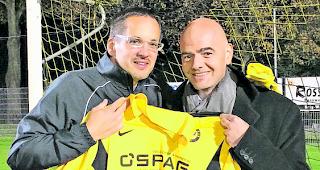 Bald wieder zu Hause. Gianni Infantino (rechts) mit FC-Brig-Glis-Pr&auml;sident Rinaldo Arnold in der Geschina.  