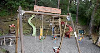 Die Polizei hat die Sch&auml;den auf dem Spielplatz in Staldenried protokolliert und ermittelt nun gegen unbekannt.