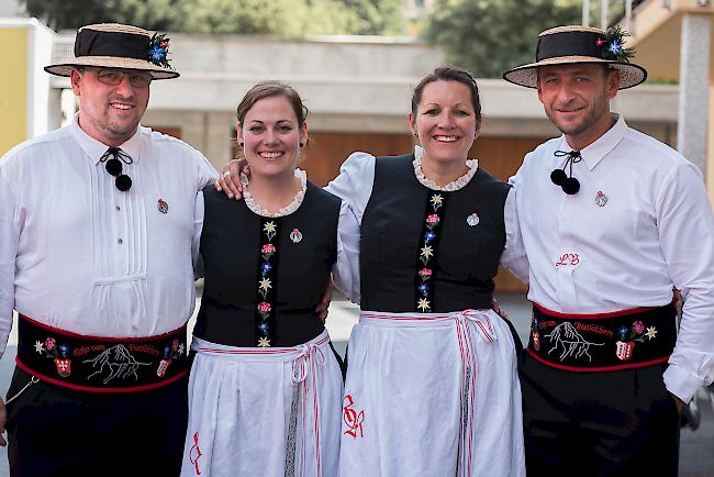 Fabian Schmid (49), Franziska (36) und Regula Rieder (41) und Lukas Bellwald (46), alle vom Echo vom Bietschhorn.