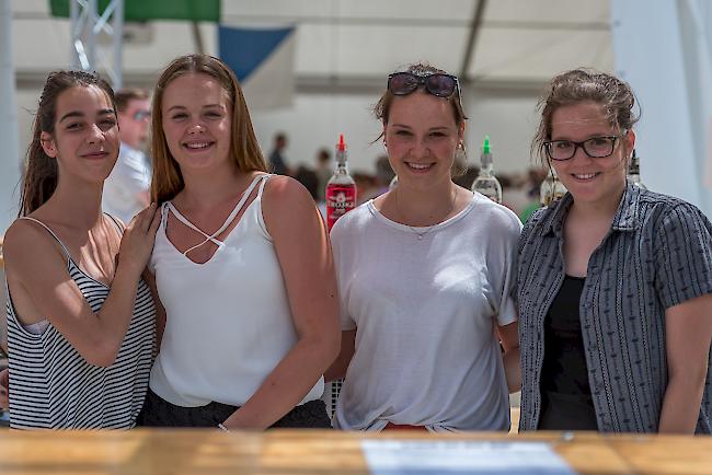 Adriana Ebener (18) aus St-Leonhard, Michelle Gasser (16) aus Lalden, Sara Häfliger (18) aus Visp und Fabienne Ott (19) aus Naters.