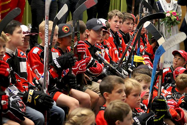 Auch der Hockeynachwuchs des EHC Visp war beim Empfang anwesend. 