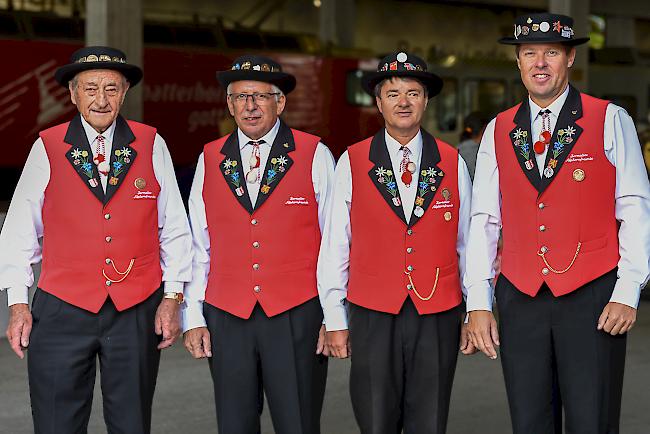 Zermatter Alphornfreunde Emil Biner (90), Toni Imboden (71), Martin Biner (57) und Bernard Perren (48), alle aus Zermatt.