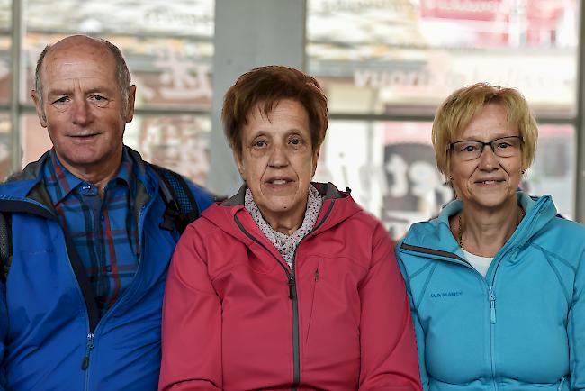 Toni (70) und Ottilia Zuber (71), beide aus Glis und Theres Berchtold (61) aus Stalden.