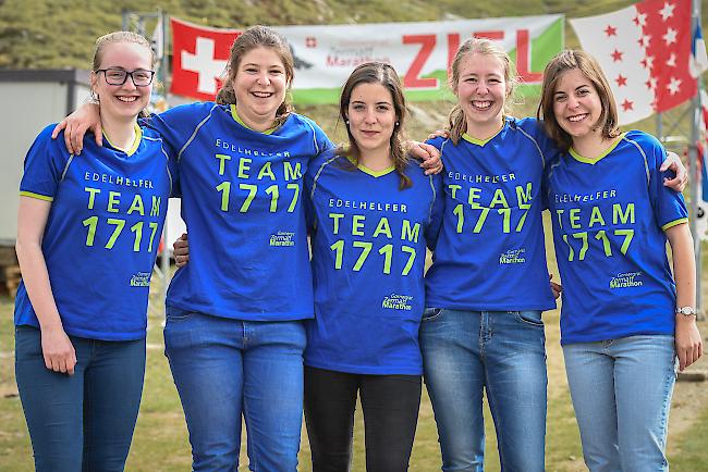 Seline (18) und Ilona Andenmatten (25), Tamara Furrer (22), Sabine (21) und Sonja Andenmatten (23), alle aus Eisten.