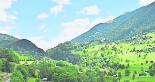 Die Fiescher K&uuml;ndigung des Schulvertrags sorgt im Untergoms (Bild) f&uuml;r viel Gespr&auml;chsstoff.