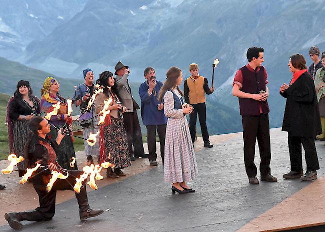 Impressionen der gestrigen Premiere des Stücks «Romeo und Julia am Gornergrat».  Julia am Gornergrat