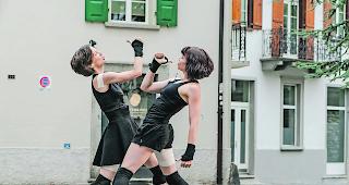 Tanz. St&eacute;phanie Boll und Joanie Ecuyer mit &laquo;Die Strasse&raquo;.  